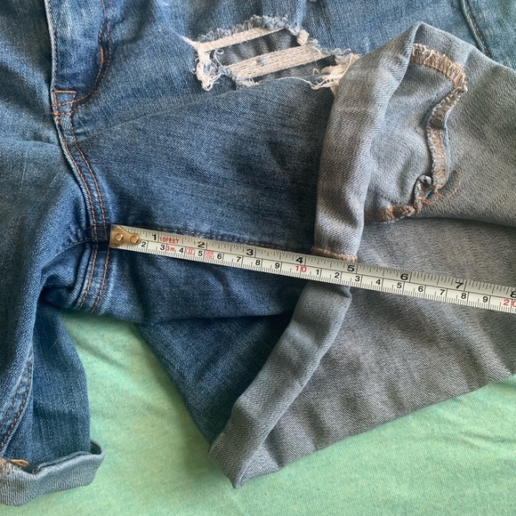 Maurices Distressed Blue Jean Shorts Medium Wash 16W - Picture 6 of 8